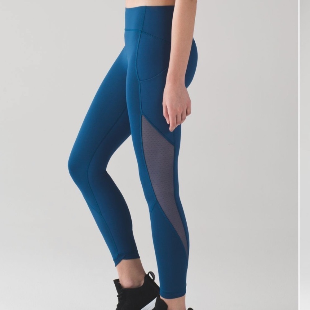 Lululemon Sole Training 7/8 Tight
Poseidon Blue Teal Running Active Leggings